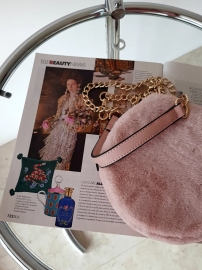 Łancuszek z paskiem na ramie