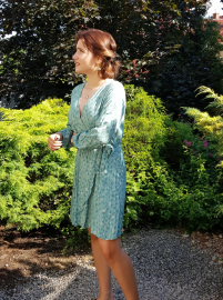 Sukienka wiązana kwiatuszki posrebrzane ocean Molilla.png