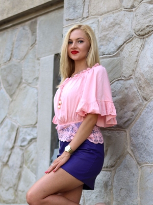 Różowa Bluzka BB z koronką w stylu Bardot