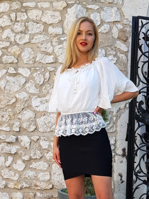 Biała Bluzka BB z koronką, perełkami w stylu Bardot